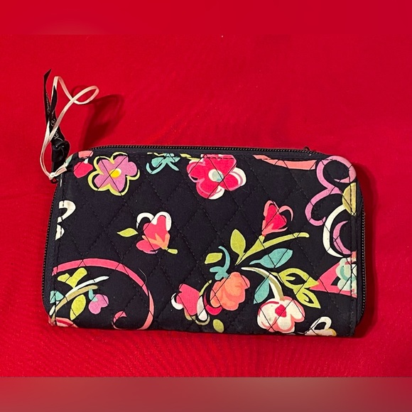 Vera Bradley Handbags - NWT VERA BRADLEY-ACCORDION WALL PURSE IN “RIBBONS" PATTERN NAVY BACKGROUND 💕